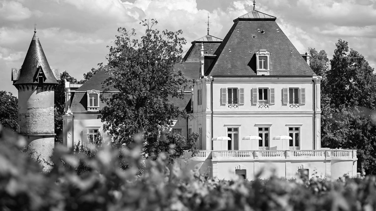 Exterior view of Château de Cîteaux in Meursault, Burgundy