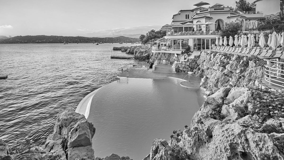 The seawater pool and Eden-Roc Pavilion at sunset above the Mediterranean in Cap d’Antibes