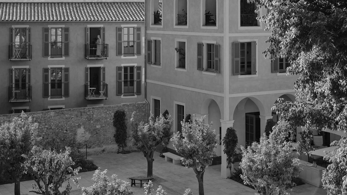 Sunlit exterior courtyard and historic ochre façade of Hôtel du Couvent in Nice