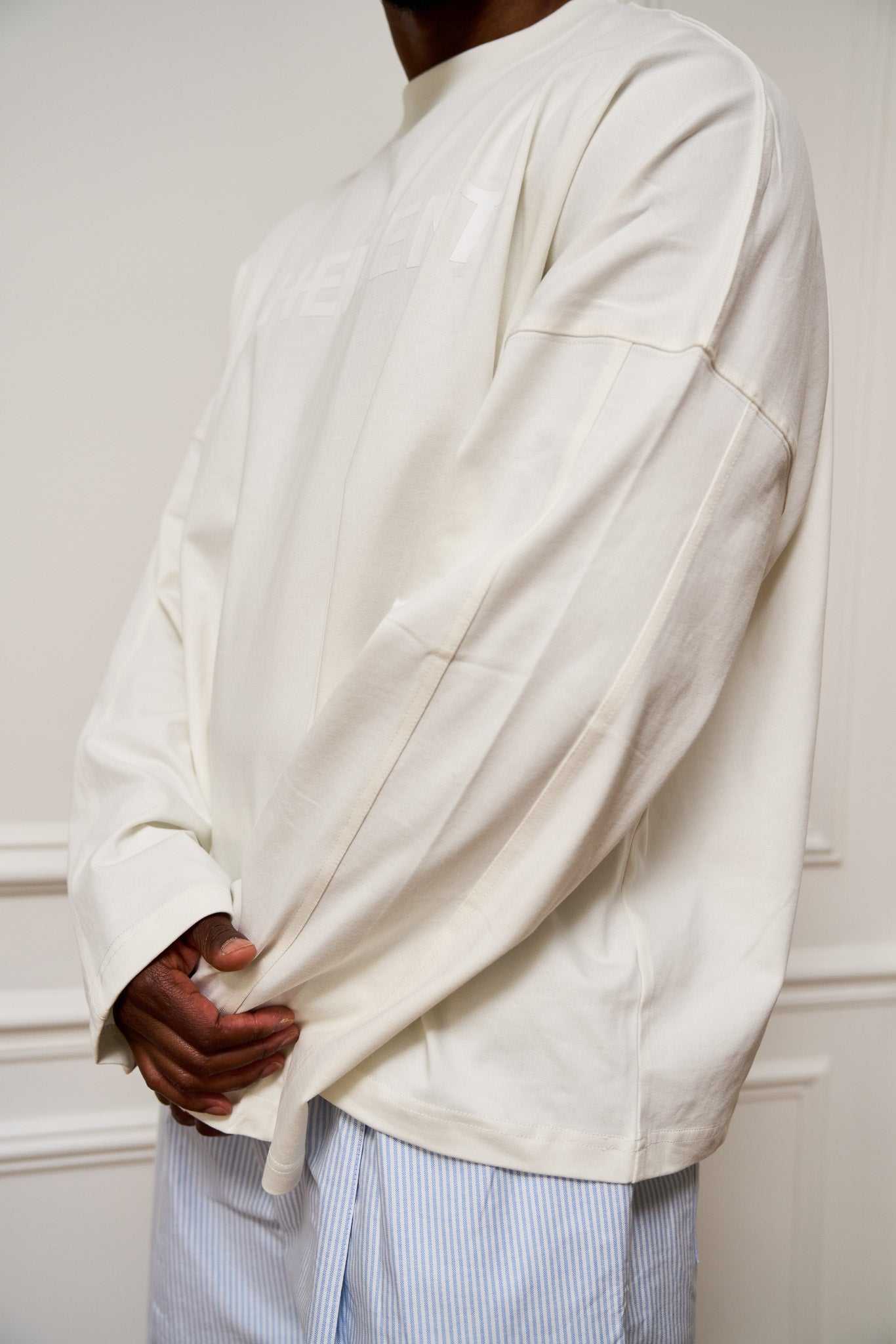 Cropped boxy long sleeve T-shirt with architectural seaming and tonal ILHEMENT logo