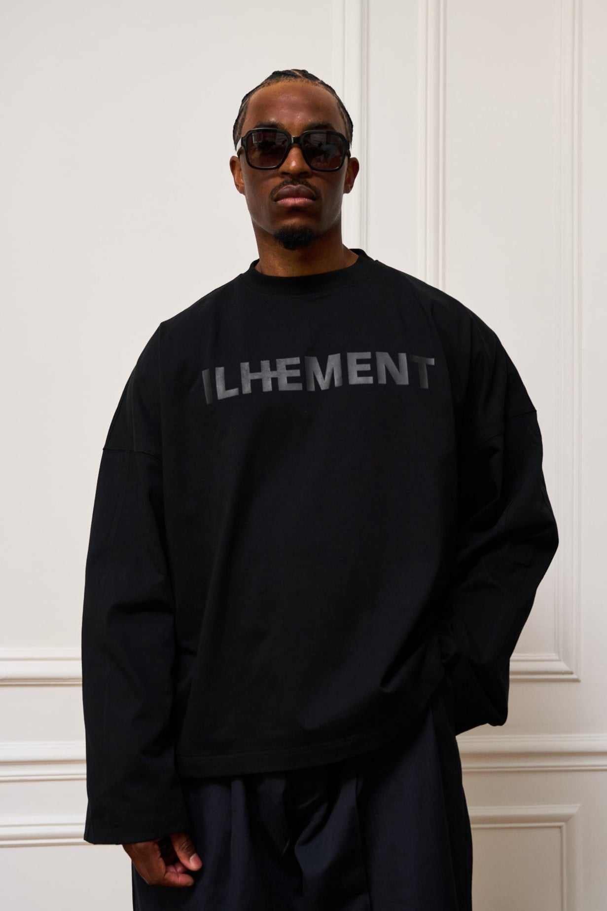 Cropped boxy long sleeve cotton T-shirt with architectural seaming and tonal ILHEMENT logo