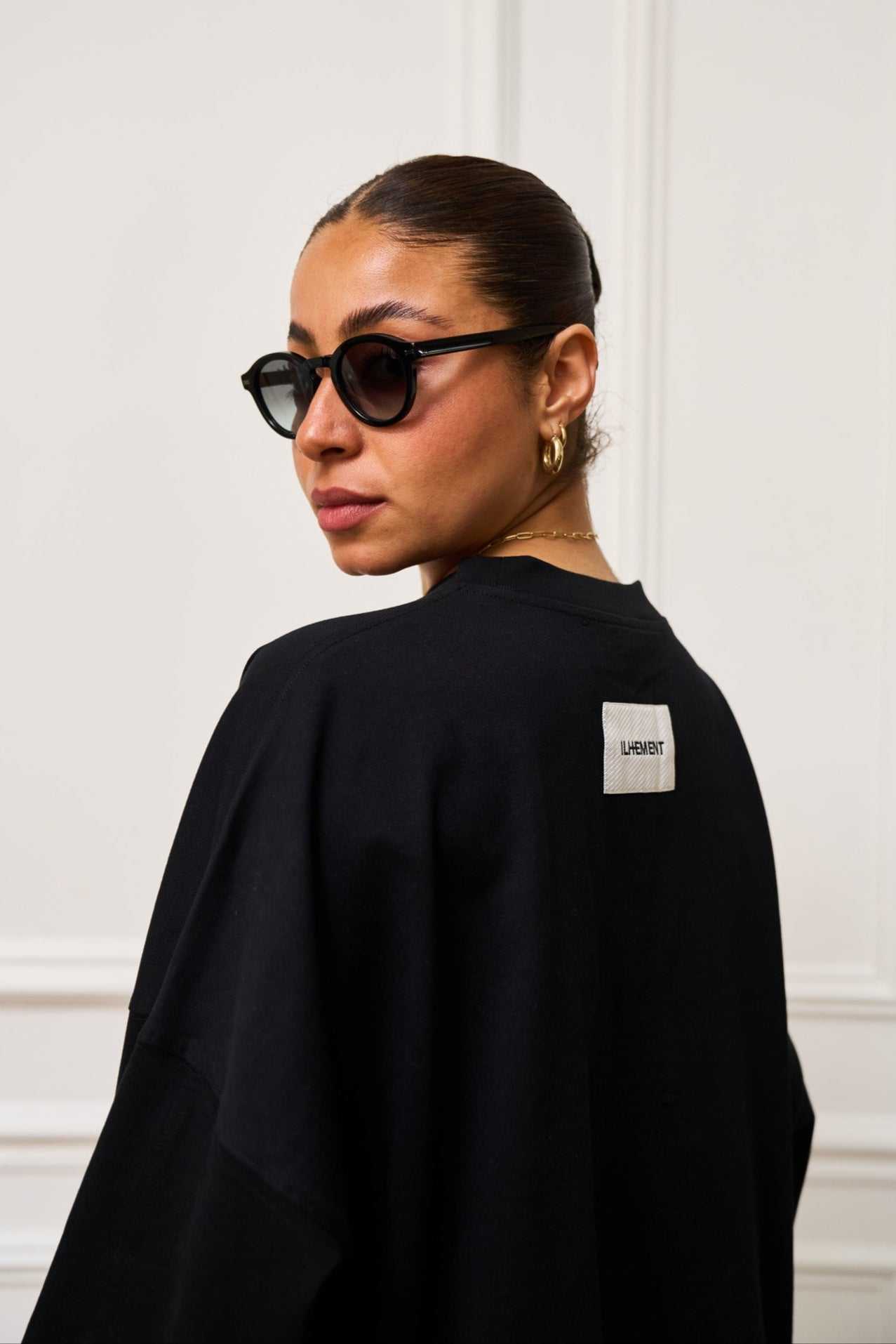 Cropped boxy long sleeve T-shirt with architectural seaming and tonal ILHEMENT logo