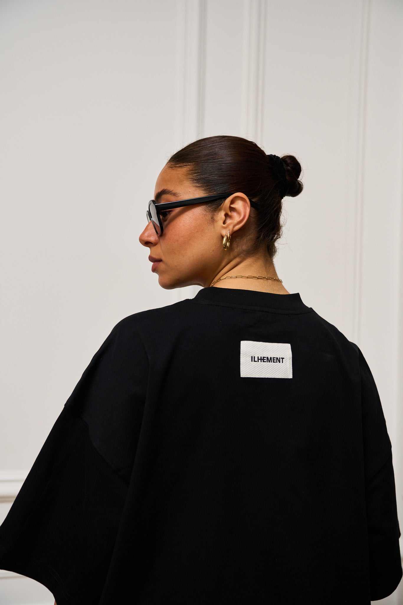 Oversized Anar cotton T-shirt with architectural seaming and tonal ILHEMENT logo