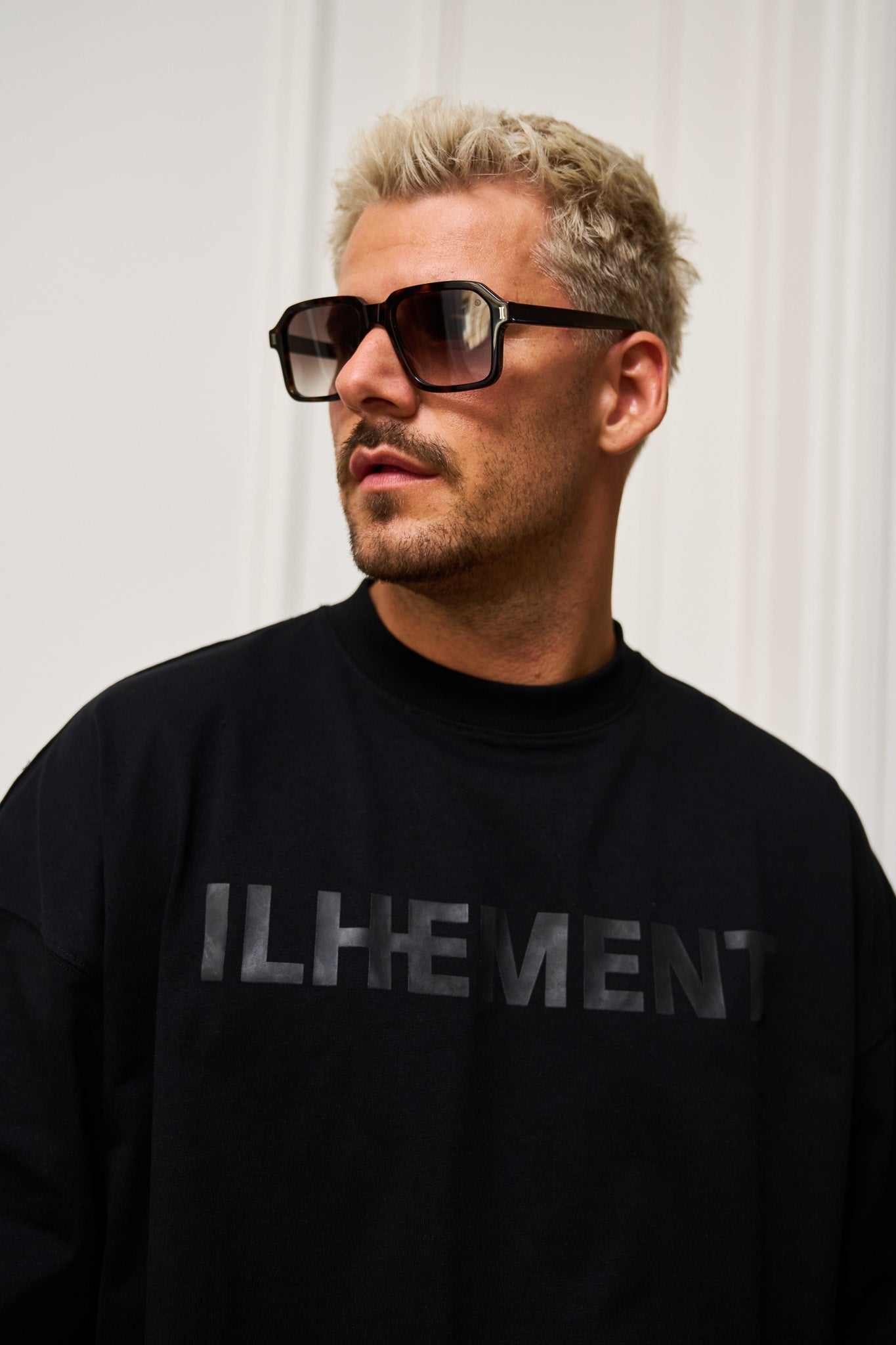 Cropped oversized cotton T-shirt with architectural seaming and tonal ILHEMENT logo print
