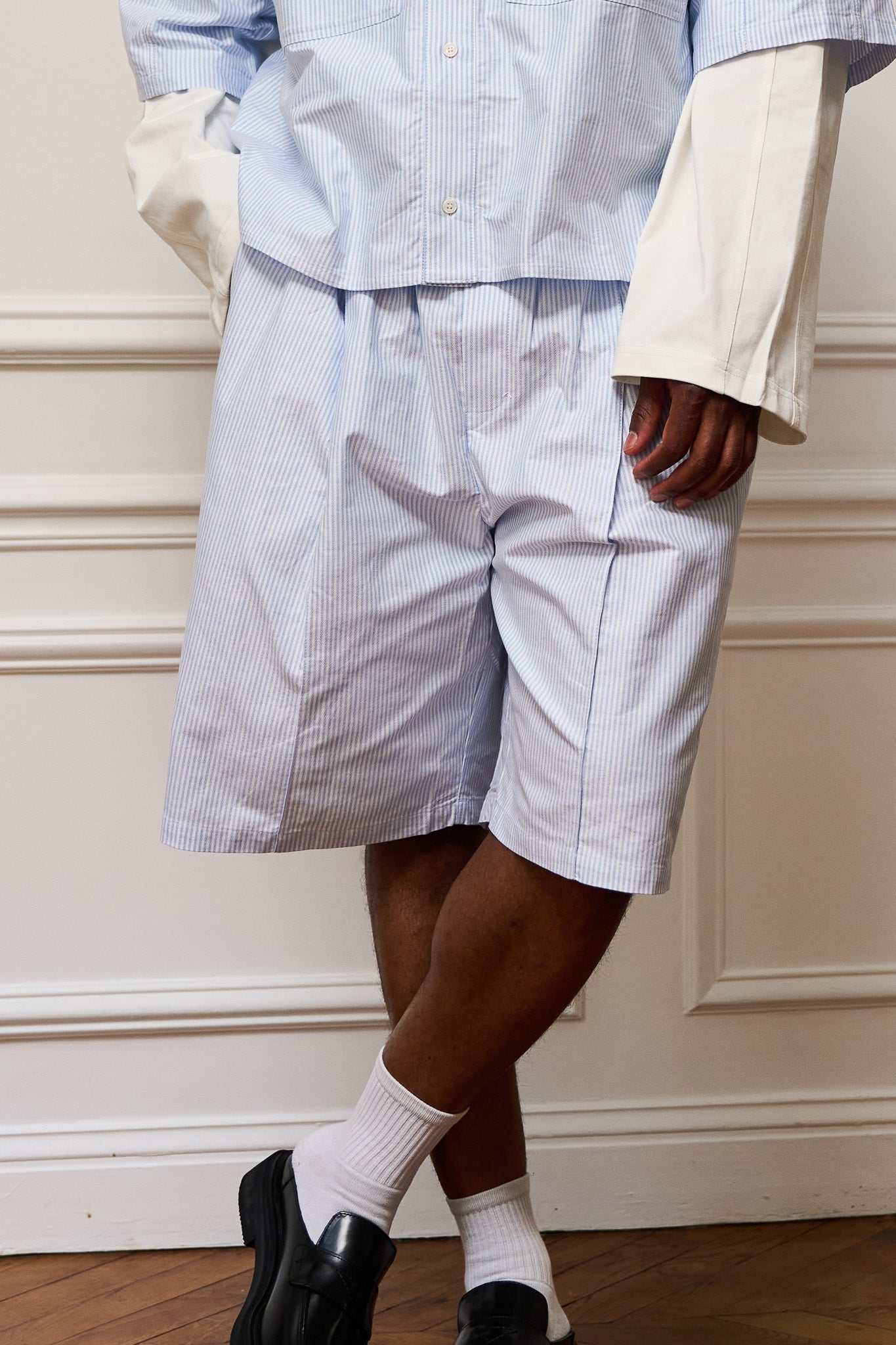 Blue and white striped pleated Oxford boxer shorts with flap pockets and tonal embroidery
