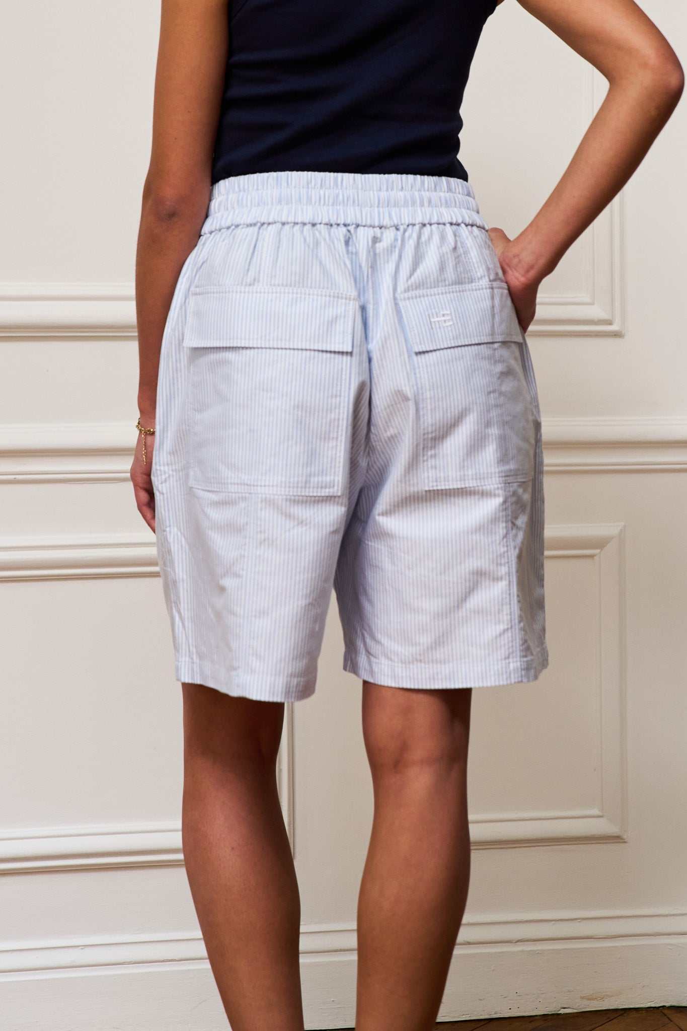 Pleated Oxford boxer shorts in blue-and-white stripes with flap pockets and tonal embroidery