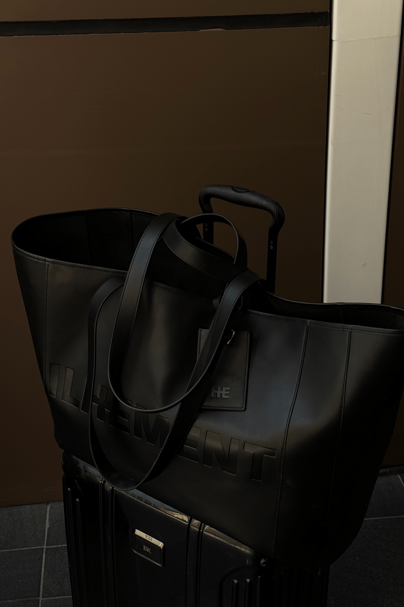 Weekender heavy leather bag handcrafted in Italy for two-night trips