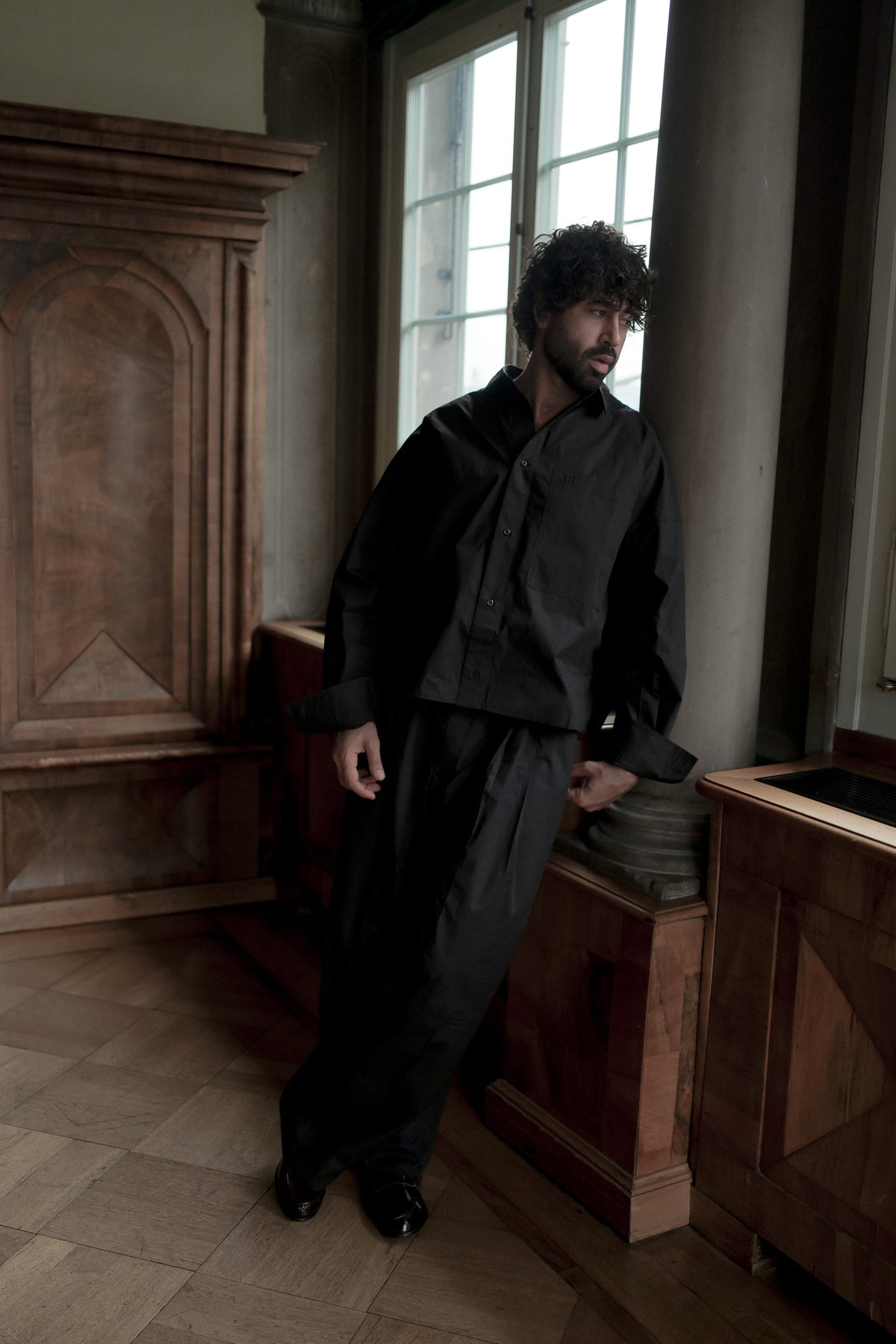 Atlas Shirt Black